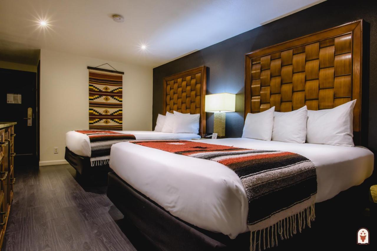 Coyote South Hotel 3*