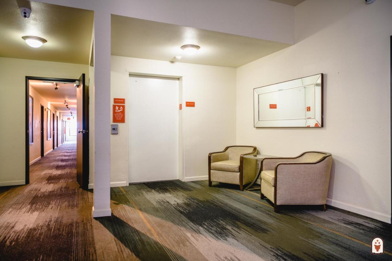 Coyote South Hotel