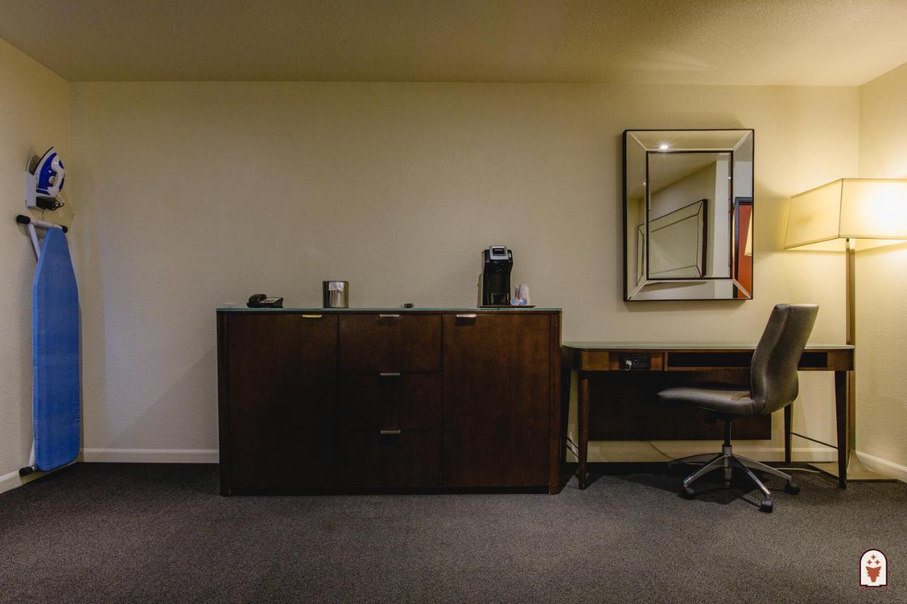 Coyote South Hotel 3*